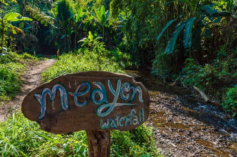 A sign letting me know Mea Yen waterfall was at the end of this jungle trail, a great Pai sight, Thailand