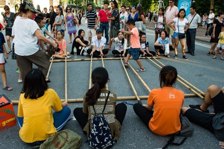 kids-playing-games-around-hoan-kiem-lake-hanoi-vietnam