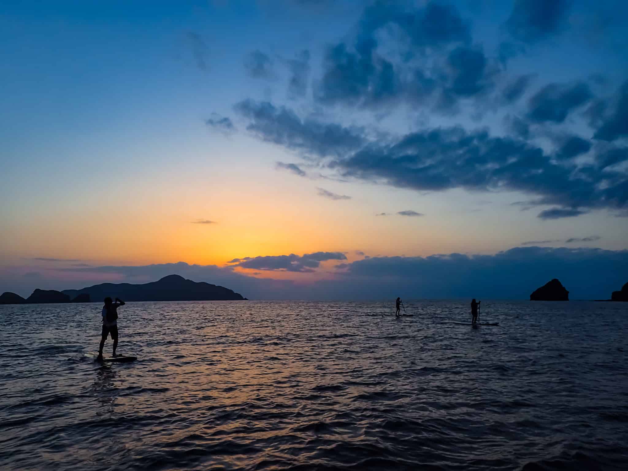 Sunset-stand-up-paddleboarding-travel-through-photography-japan