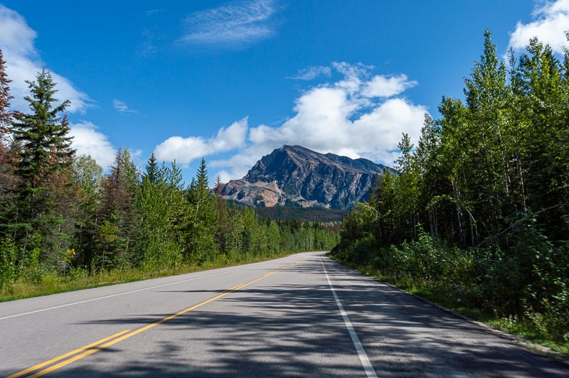 Things to see between Jasper and Banff in Alberta 
